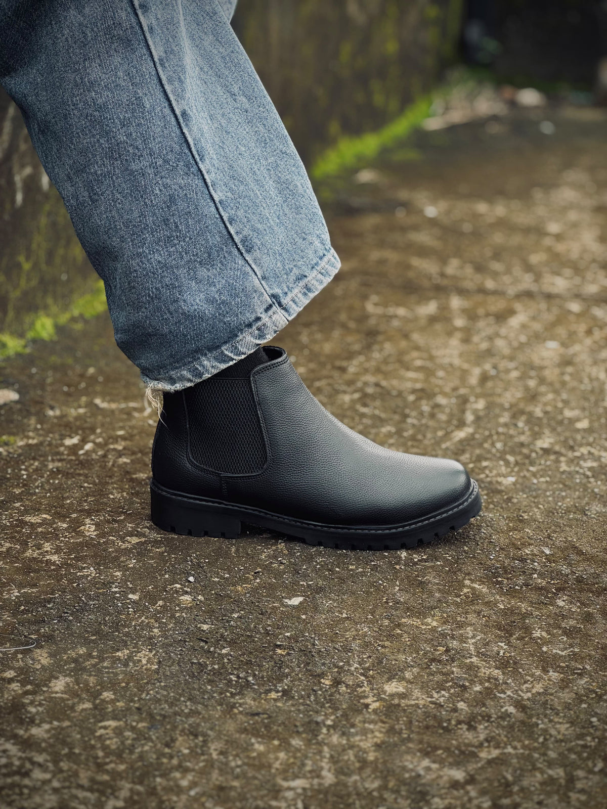 MODERN CHELSEA BOOTS