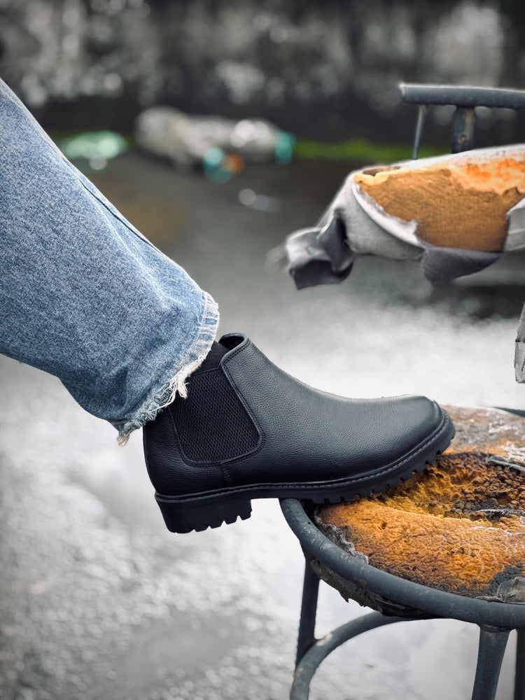 MODERN CHELSEA BOOTS